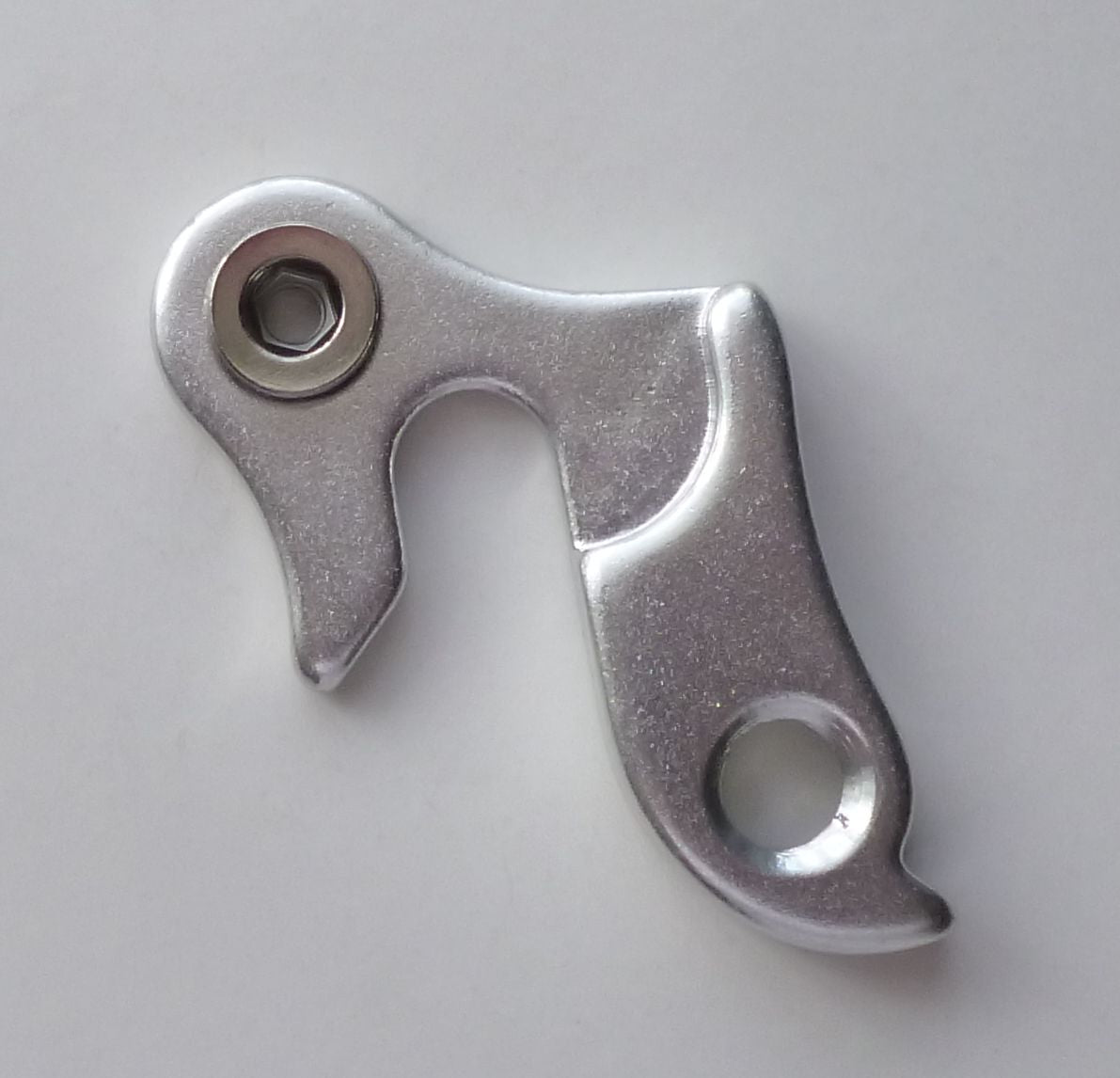 Derailleur hanger